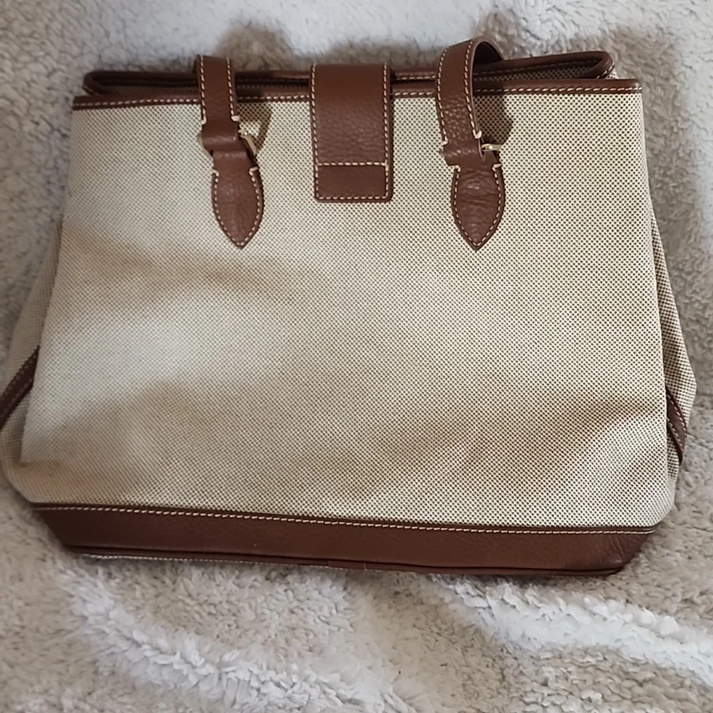 Dooney and Bourke purse - Picture 3 of 6